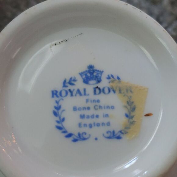 VINTAGE Royal Dover Bone China Teacup & Saucer Dogwoods w Gold Trim England - Picture 7 of 9